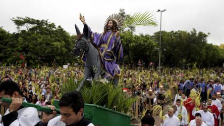 Une procession au Paraguay